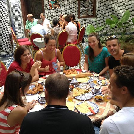 Riad Les Chrifis Navette Aeroport 24 Sur 24 Fès Exteriör bild