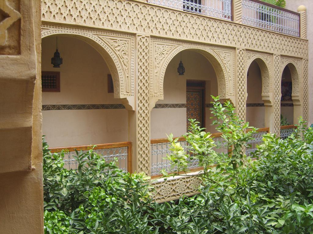Riad Les Chrifis Navette Aeroport 24 Sur 24 Fès Exteriör bild