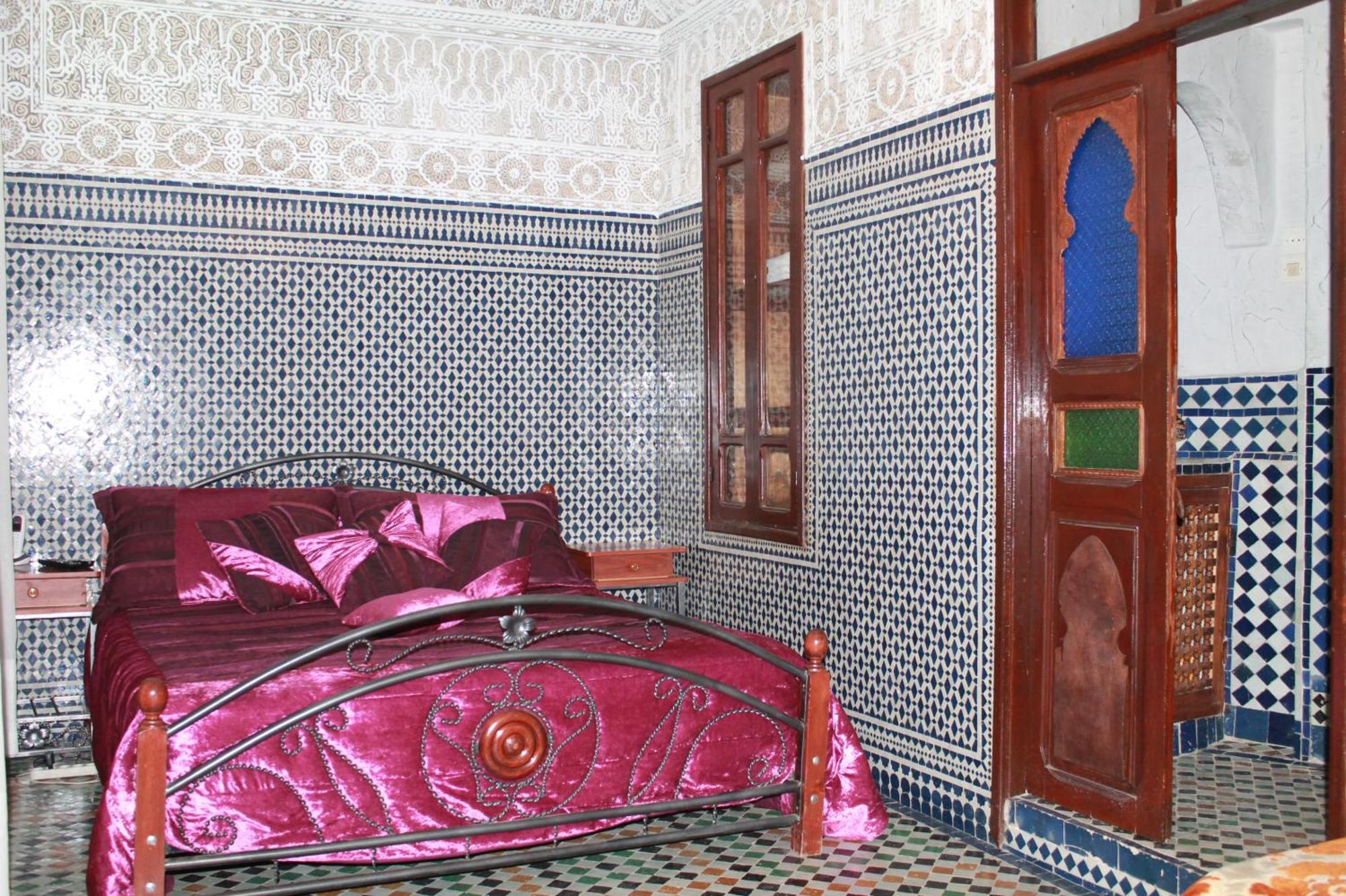 Riad Les Chrifis Navette Aeroport 24 Sur 24 Fès Rum bild