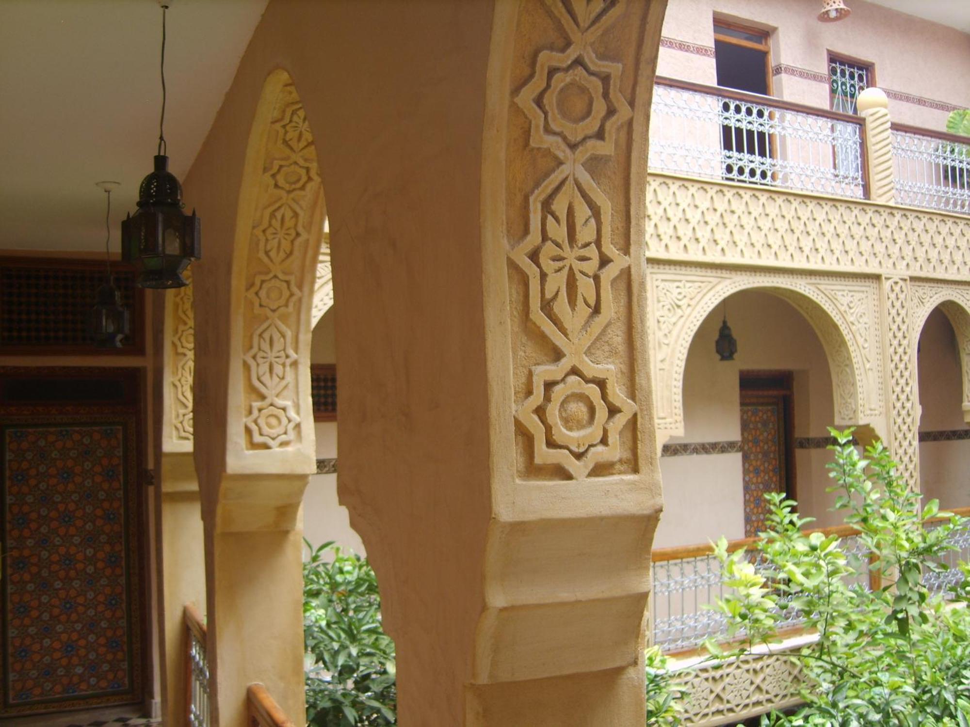 Riad Les Chrifis Navette Aeroport 24 Sur 24 Fès Exteriör bild