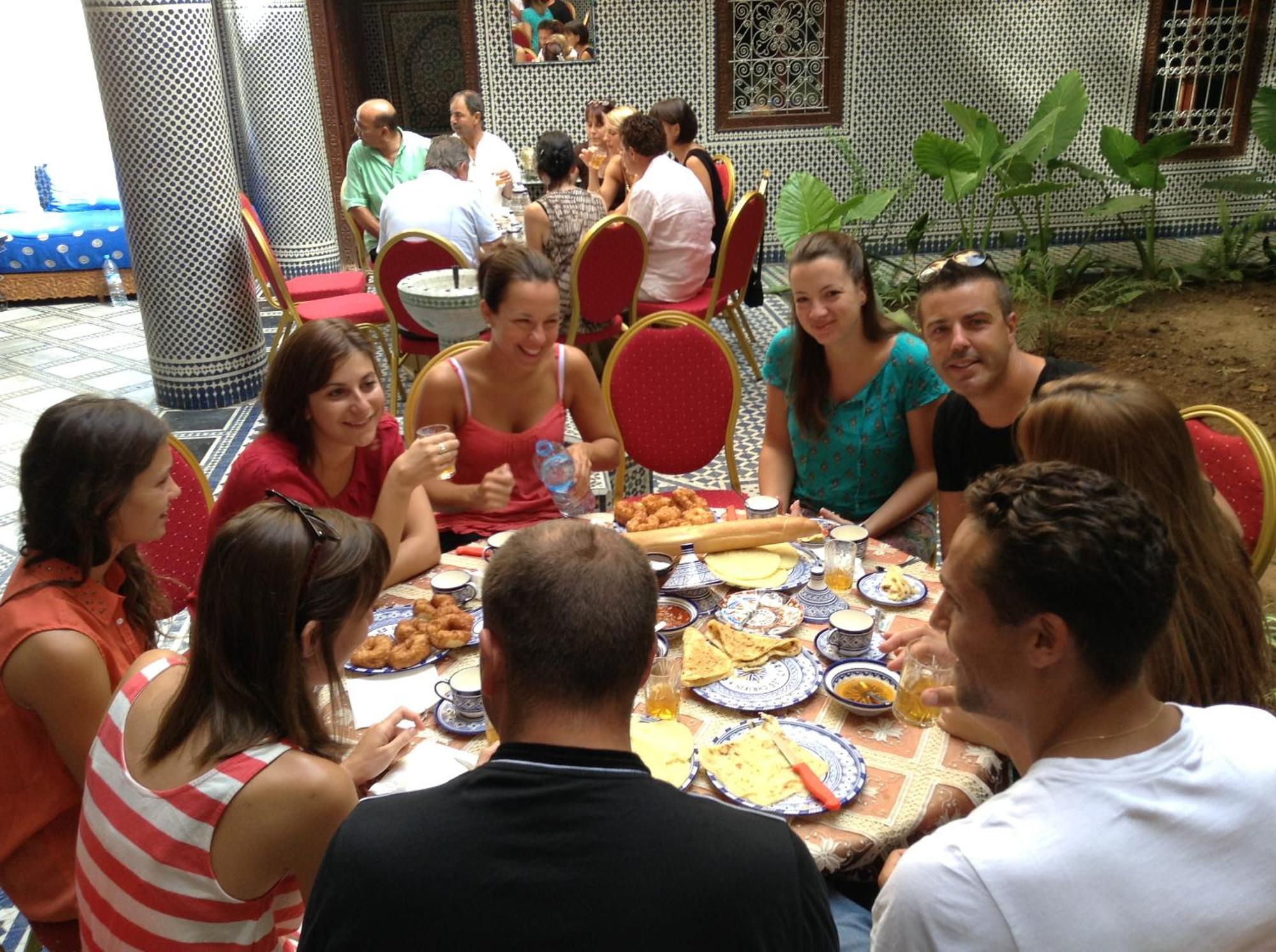 Riad Les Chrifis Navette Aeroport 24 Sur 24 Fès Exteriör bild