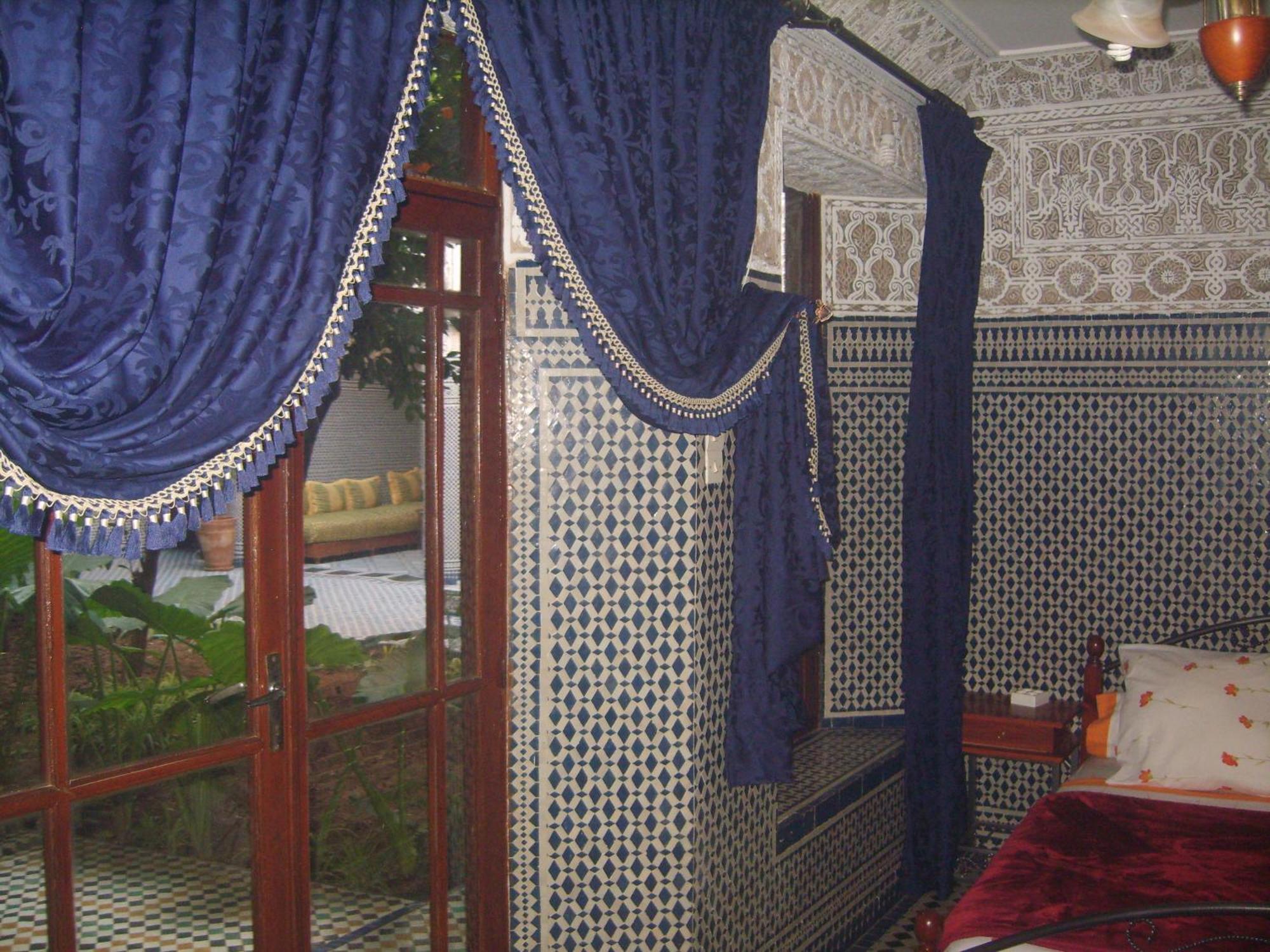 Riad Les Chrifis Navette Aeroport 24 Sur 24 Fès Rum bild